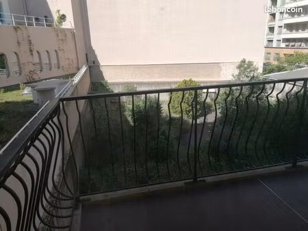 studio meublé avec balcon – à 2 min à pied de la gare saint-charles