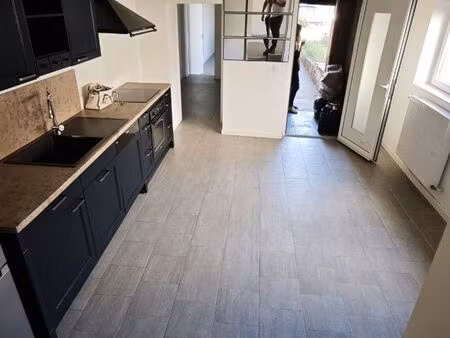 maison rénovée 3 chambres avec garage et jardin – 1300