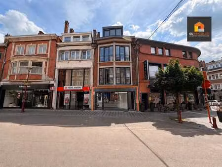 rez commercial entièrement rénové de 65m² situé au plein coe