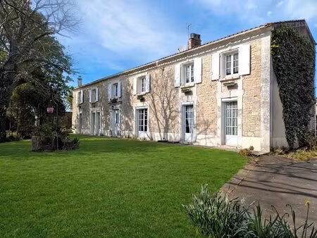 et si vous tombiez amoureux de la pierre ? corps de ferme de charme à 10 min d'angoulême –