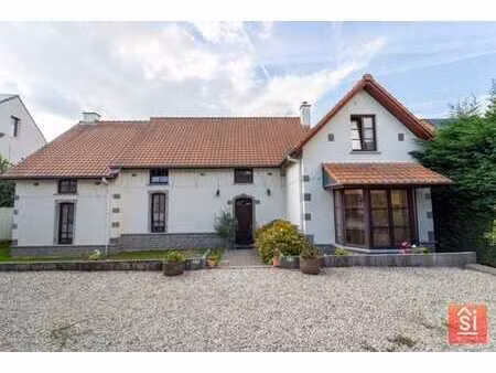 villa avec annexe, garages, jardin et vue sur les champs
