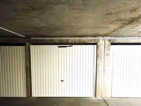garage fermé à louer - lyon 4eme croix rousse