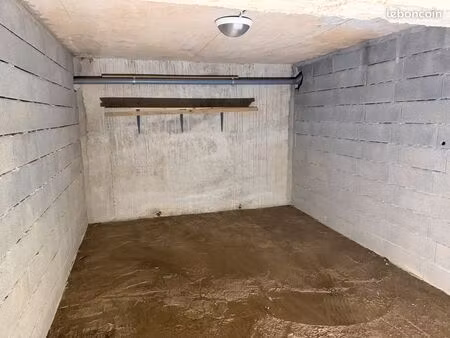 vends garage à trans en provence