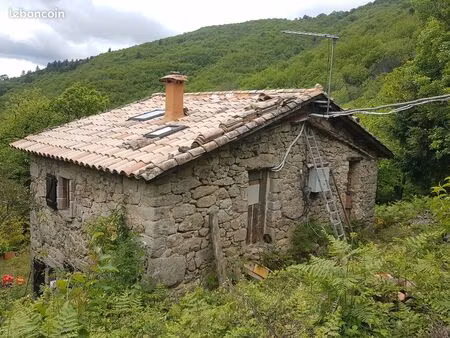 maison atypique en sud ardèche sur terrain de 2 ha