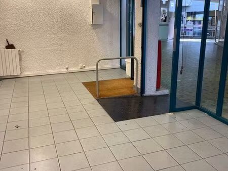 local commercial à vendre – emplacement stratégique en galerie commerciale