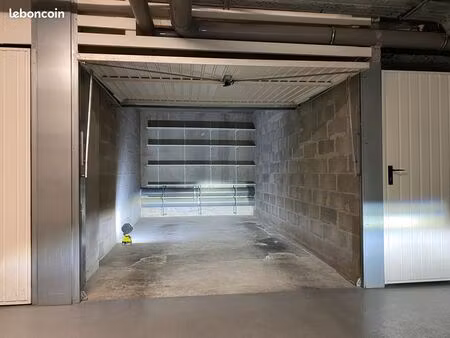 garage avec recharge pour voiture electrique