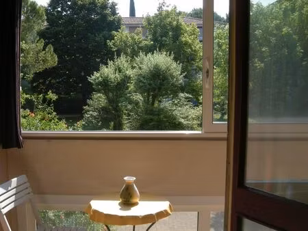 studio meublé, au calme avec vue sur jardin, aix en provence, la parade