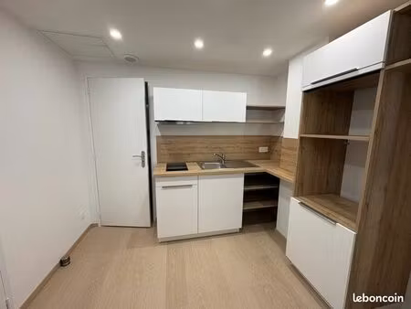 t2 lumineux rénové 25 m2 troyes iut utt escp y schools hôpital