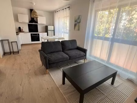trés bel appartement 2 pièces meublé à 5mn à pied de la gare et du centre ville