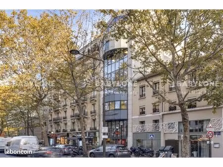 bureau 74 m²