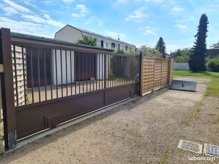 location garage 60m2 +