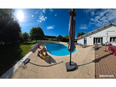 villa renovee 4 chambres piscine 6000 m2 terrain