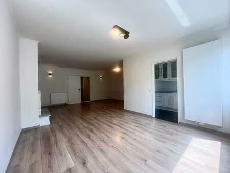 gerenoveerd en ruim 2-slpk appartement te huur nabij het ...