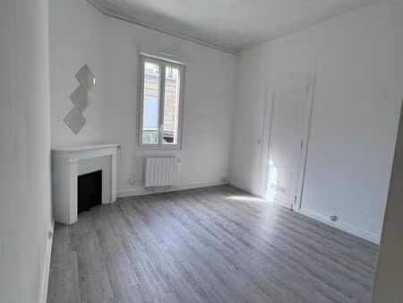 appartement t2 bordeaux - 42 m2 - 900 euros ttc