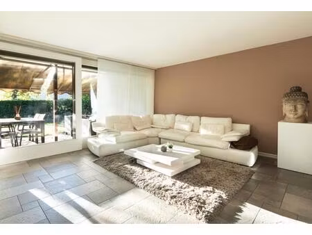 *magnifique 2 pièces avec terrasse et jardin idéalement situé*