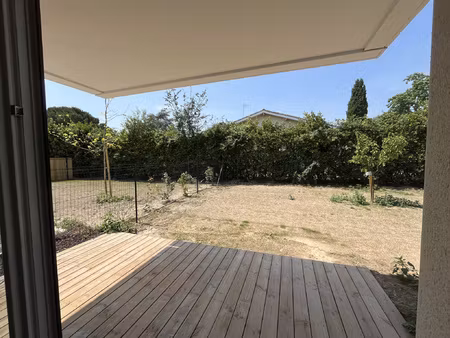 st simon - location appartement t3 en rez-de-jardin avec par