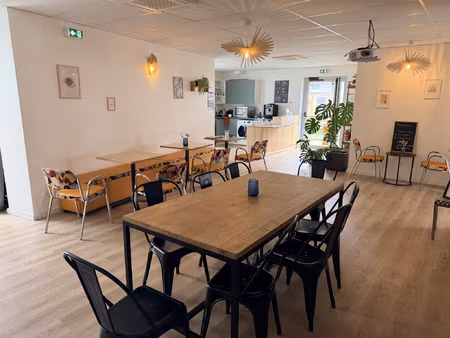 à louer local commercial 60 m2 + terrasse 100 m2 le bous