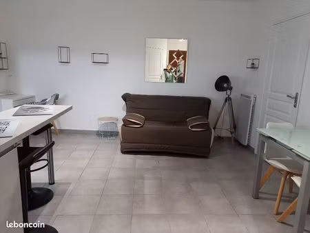 studio tout confort avec garage fermé et terrasse