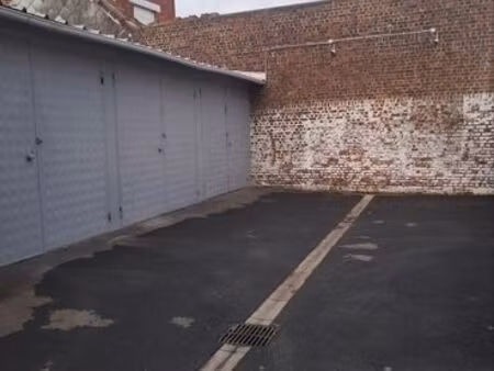 grand box/garage 18m2 sécurisé 24h/24h avec caméra de surveillance