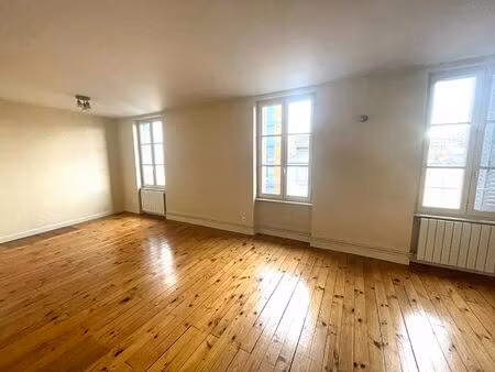 appartement t3 à proximité de la faculté de lettres / lecoq.