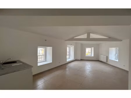 location appartement, 62 m² t-3 à lablachère, 596 €