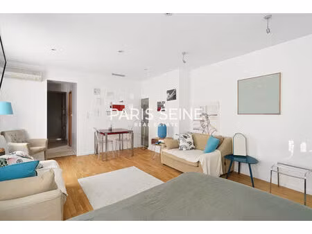 ** marché saint-honoré ** vaste studio de 34 m² meublé en étage élevé !