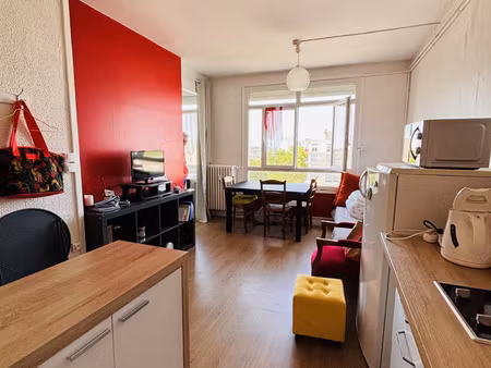 appartement 30 m2 lumineux avec balcon et vue dégagée cent