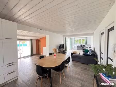 maison rénovée avec grand terrain à martinet