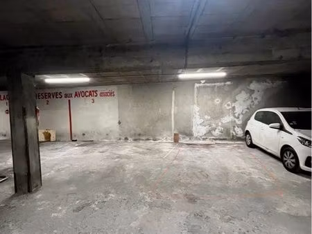 place de parking sécurisée | 2 min à pieds du vieux-port (13007)