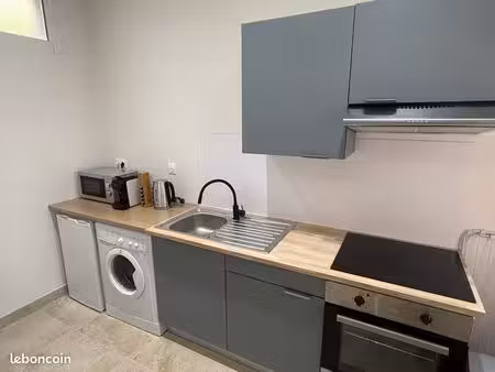 studio meublé avec terrasse - coté port n1