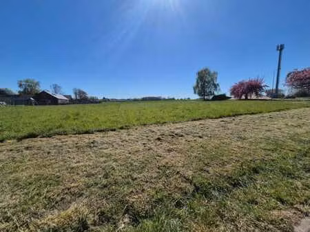 terrain à bâtir de 1.567 m² à proximité du centre de leuze
