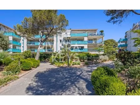 saint-raphael - boulouris : appartement 3 pièces, terrasse, jardinet, piscine