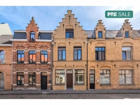 totaal gerenoveerd huis te koop in hartje ieper
