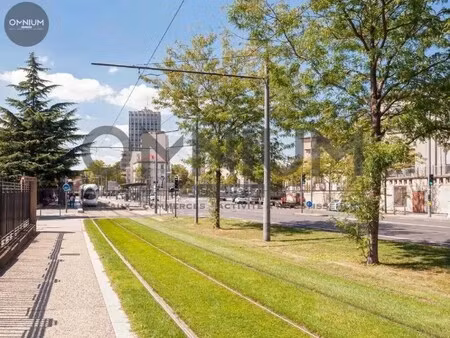 location commerce 764 m²