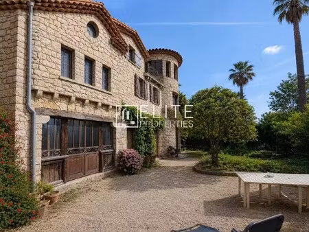 maison de luxe à vendre à grasse : 545 000 € | 407m²