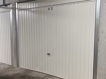 à louer garage fermé à la résidence les philéas à hyères