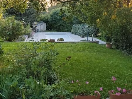 loue à étudiant(e) une chambre isolée dans maison avec jardin à aix en provence