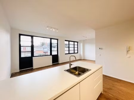 appartement à louer à avenue du castel 64b woluwe-saint-lambert (vbe33217)