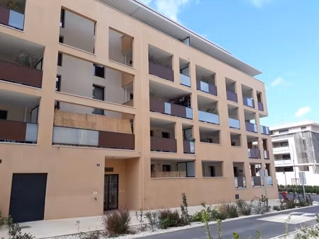 t3 avec terrasse et parking à aix en provence