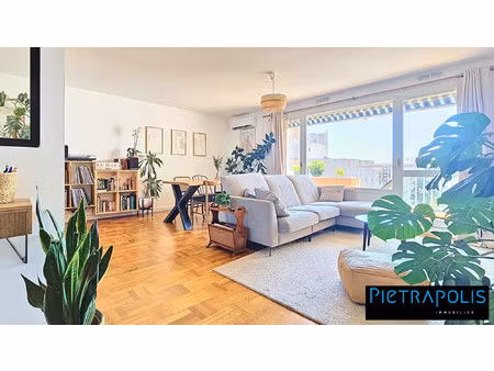 appartement t4 rénové avec 2 exterieurs. garage possible