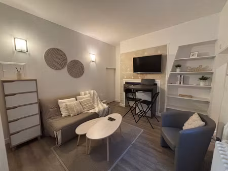 studio centre tours avec terrasse