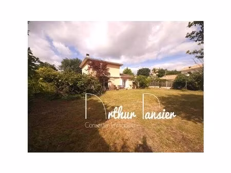 belle maison sur terrain de 900 m²