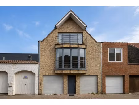 ruime woning met 2 garages en lift in centrum veurne