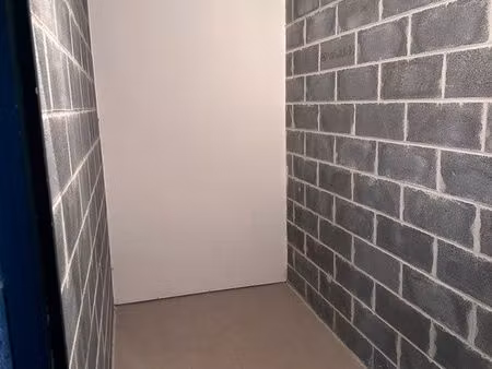 rare : box de stockage 18 m3 sécurisé avec 3 m de hauteur