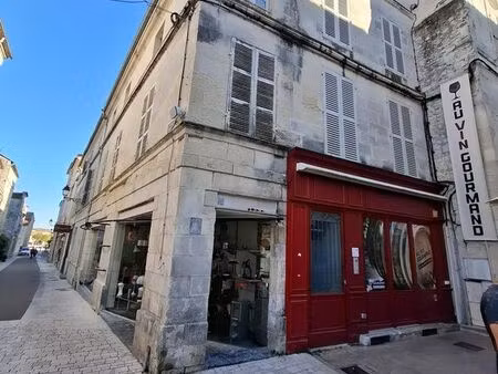 immeuble 161 m² saintes