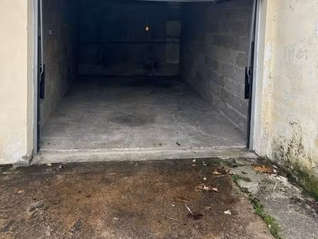 parking/box 14 m² saintes