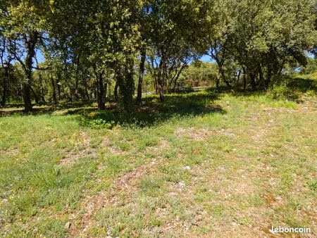 terrain 3 867 m² uzes