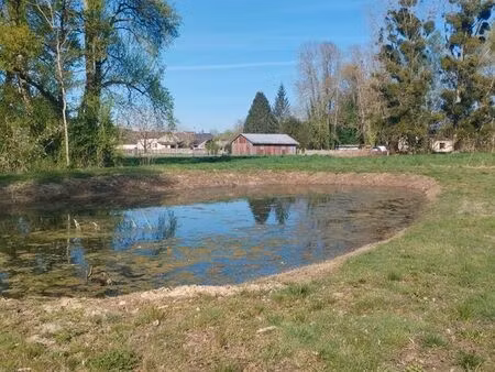 terrain 2300m2 avec point d'eau