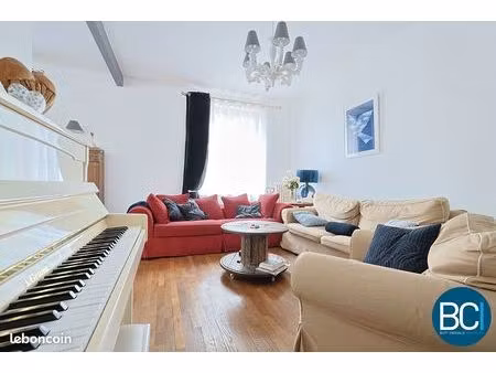 maison 7 pièces 197 m²