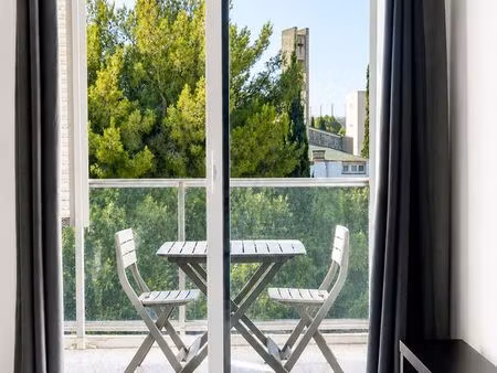 studio 1 pièce 27 m²